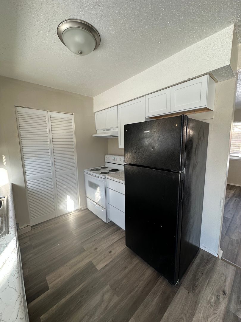 Mexico Apartment: 1221 W Breckinridge Dr.