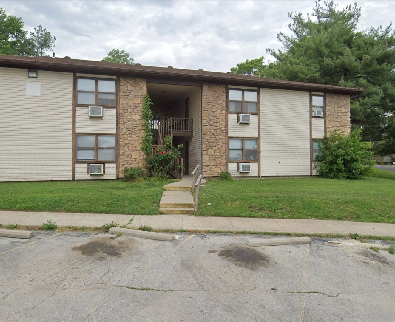 Boonville Apartment: 400 Boone Village Dr