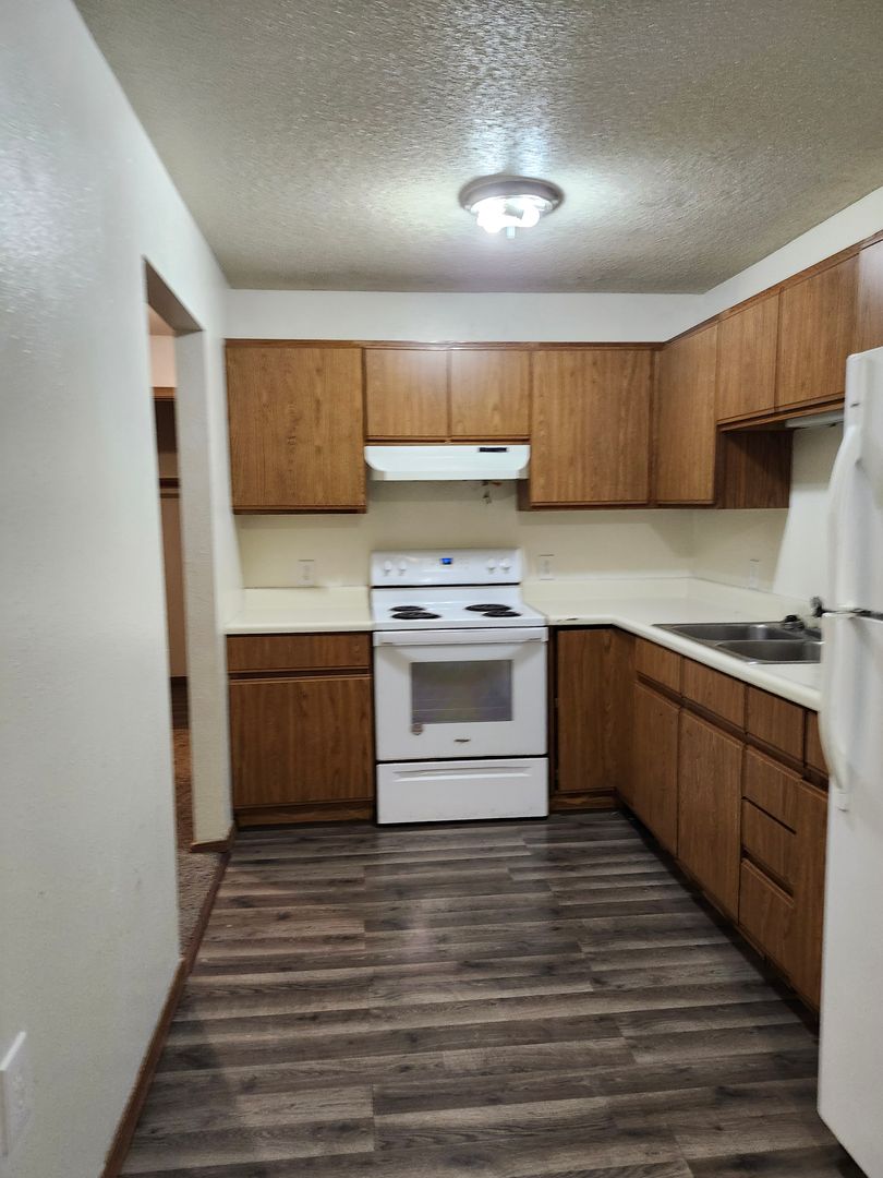 Boonville Apartment: 400 Boone Village Dr