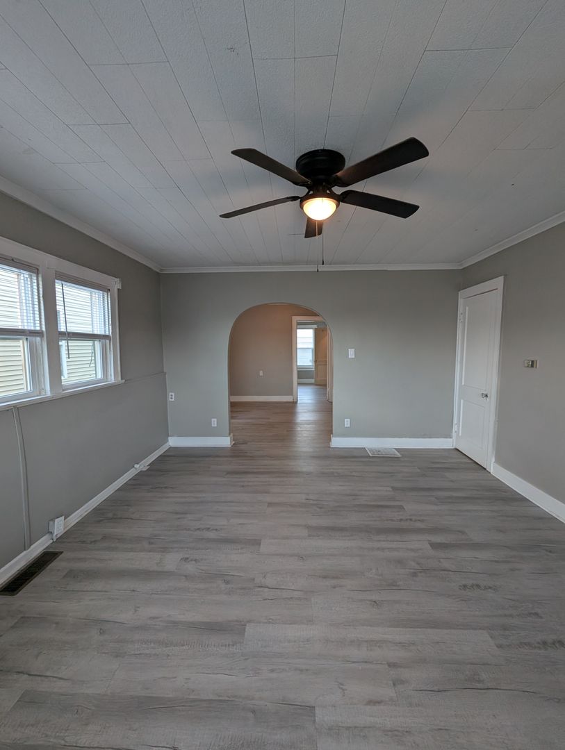 Salisbury Apartment: 119 West 3rd St.