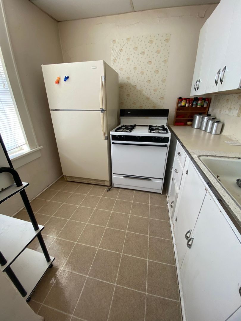 Salisbury Apartment: 106 E 3rd St Apt 4