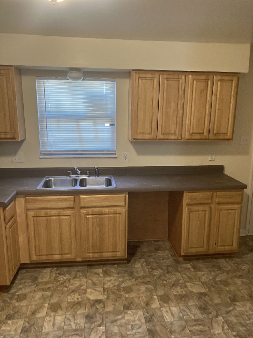 St Louis Apartment: 2002 E Obear Ave