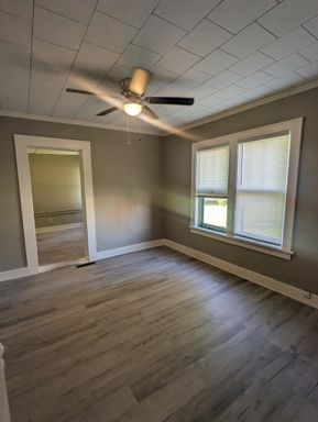 Listing photo thumbnail