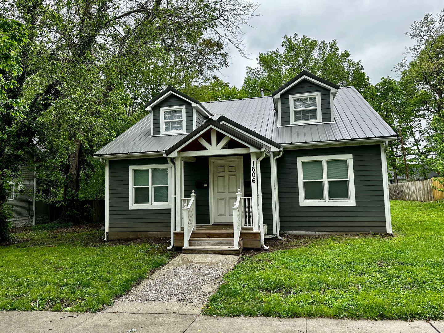 Sedalia Apartment: 1606 W Broadway Blvd