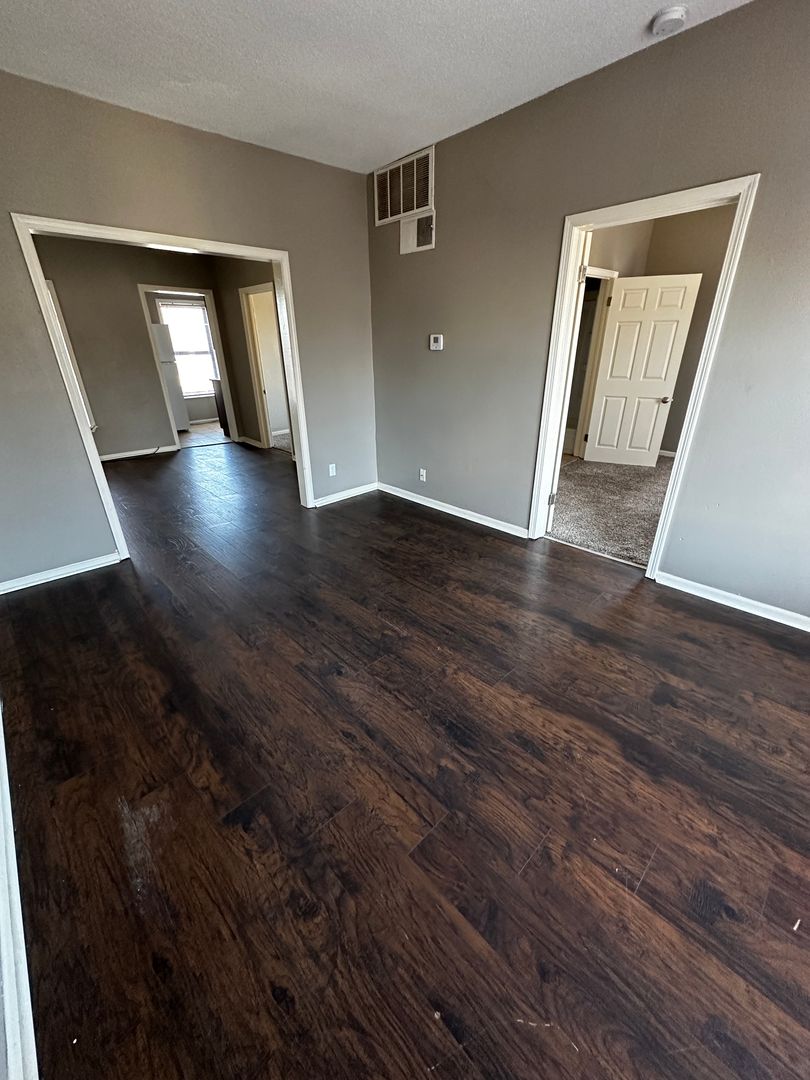 Sedalia Apartment: 240 S Quincy Ave