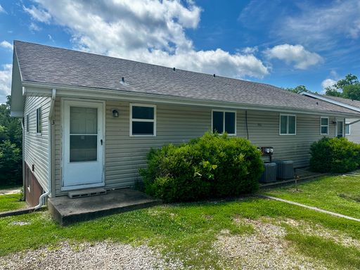 902 S 2nd St 3, Versailles, MO 65084