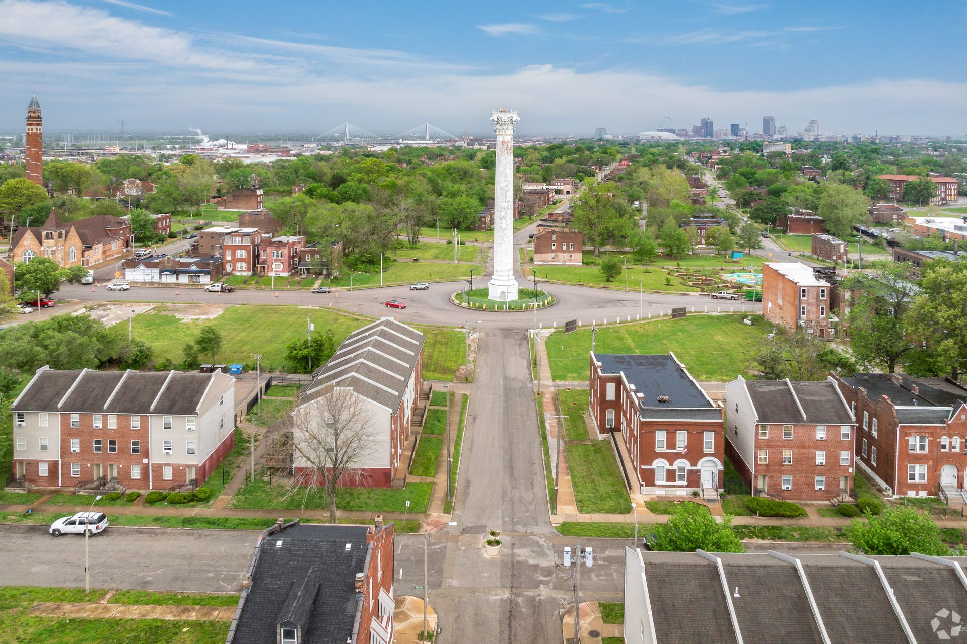 St Louis Apartment: 2002 E Obear Ave