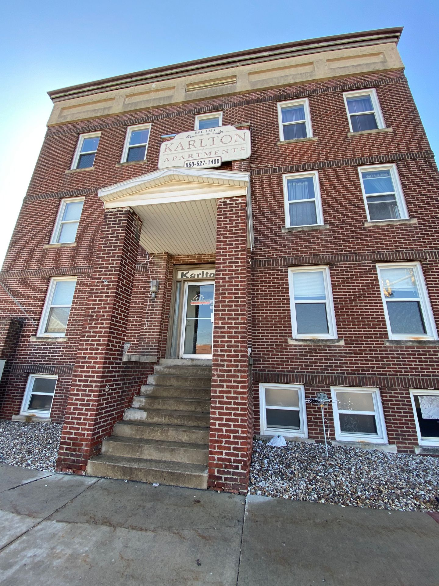 Kirksville Apartment: 202 E Jefferson