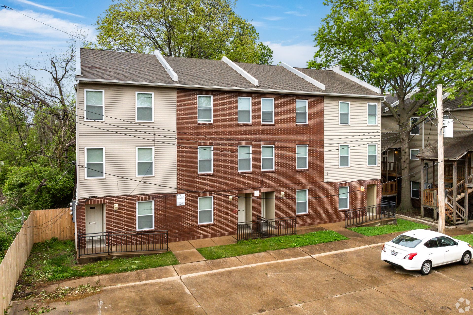 St Louis Apartment: 2002 E Obear Ave