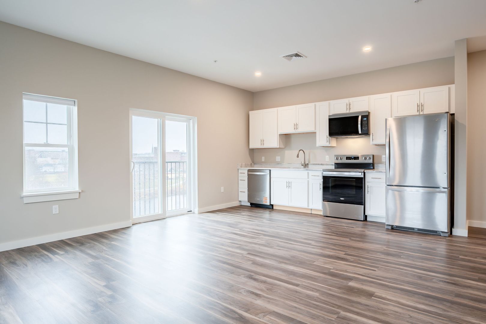 Auburn Apartment: 186 Main Street