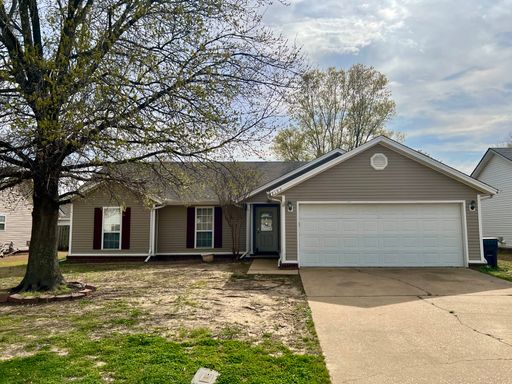 4 Bed, 2 Bath with Fenced Yard, Two-Car Garage, and Jetted Tub – photo 1