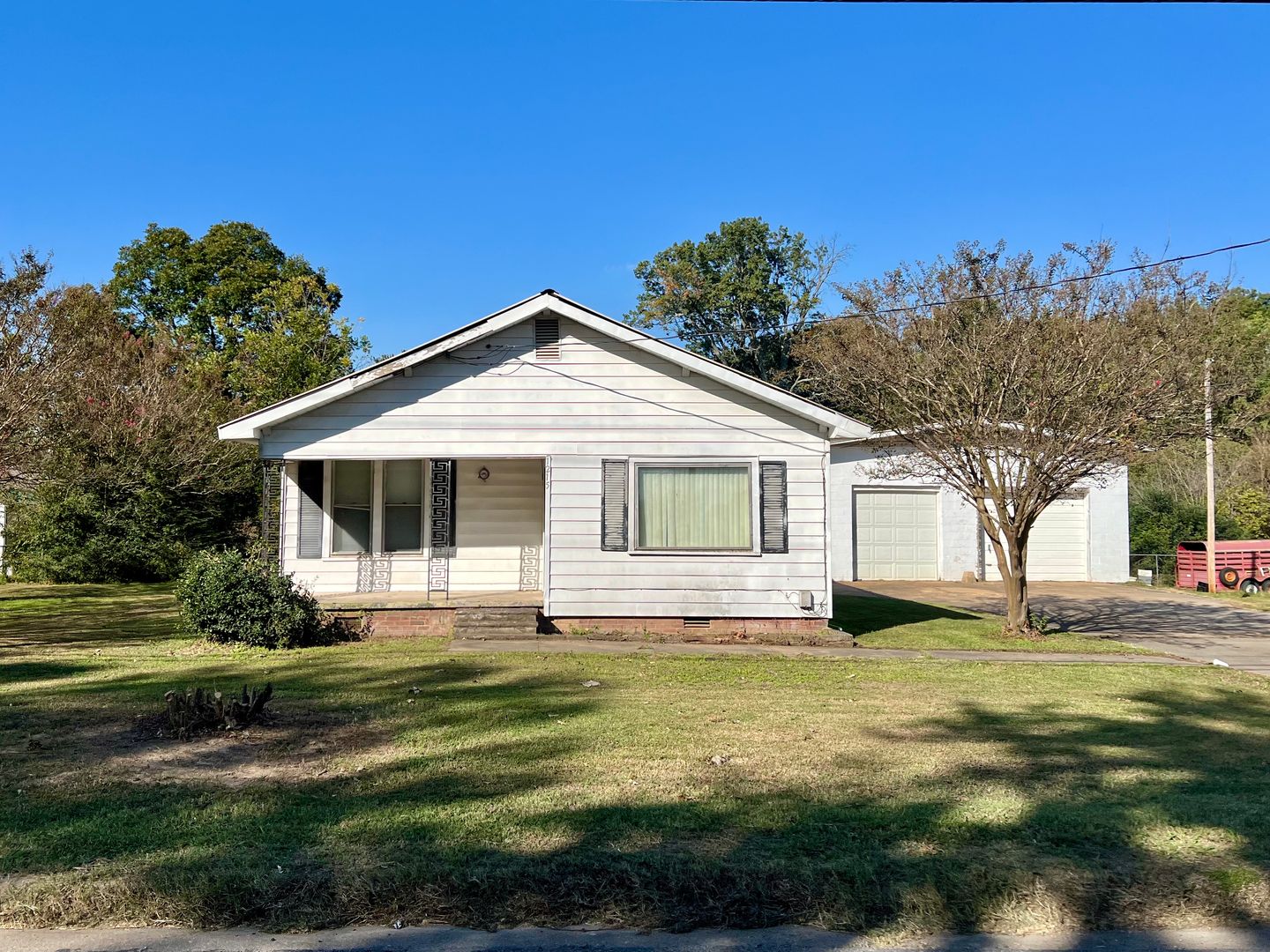 Jonesboro House: 1215 N Church