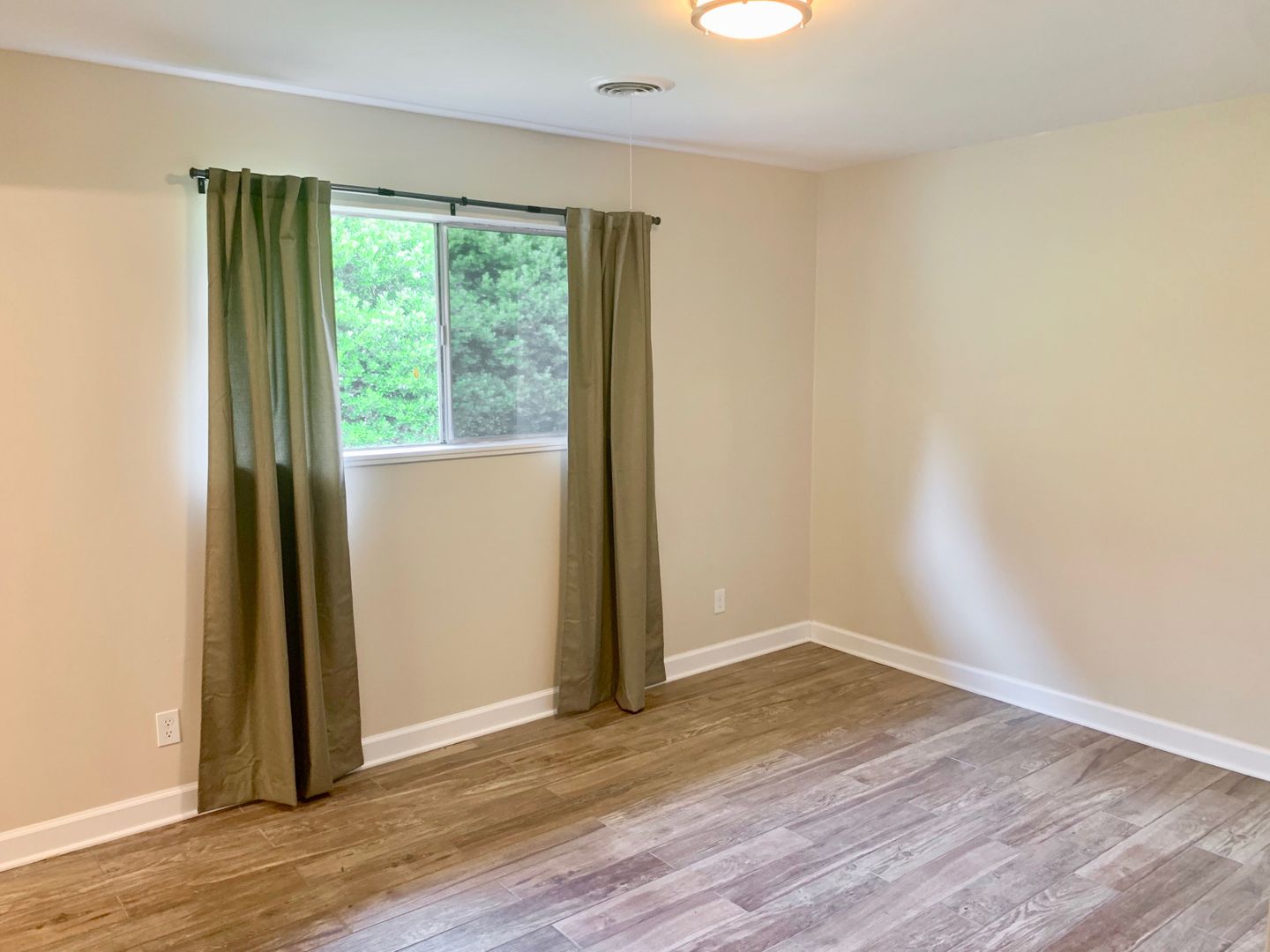 Jonesboro House: 3500 Friendly Hope Rd