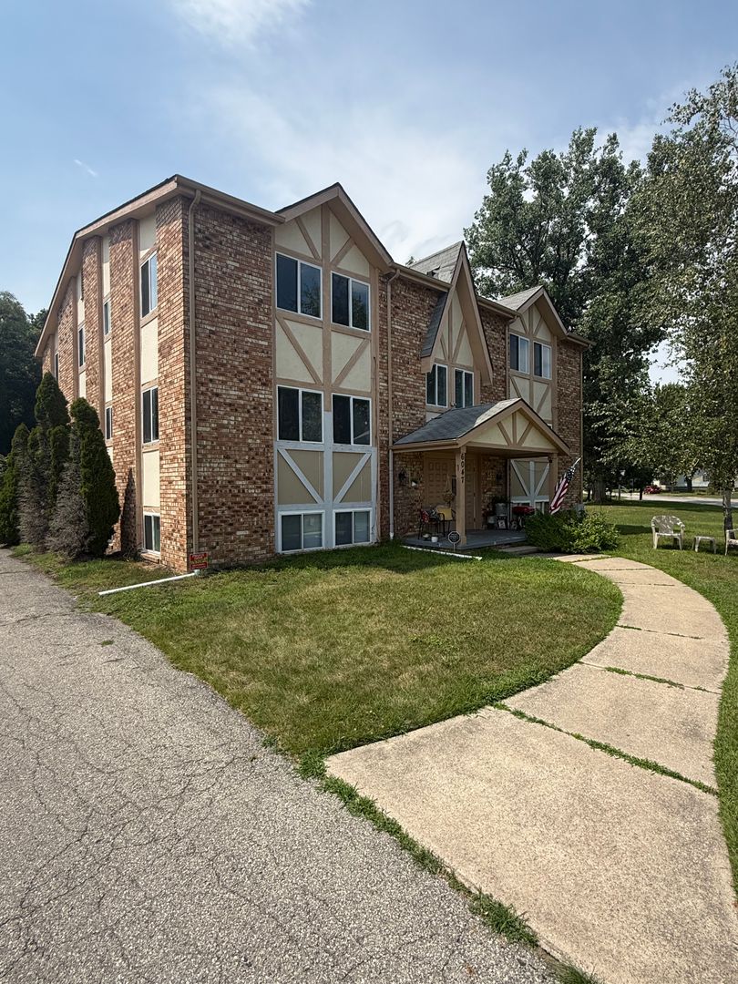 Toledo Apartment: 6047 Whiteford Center Rd