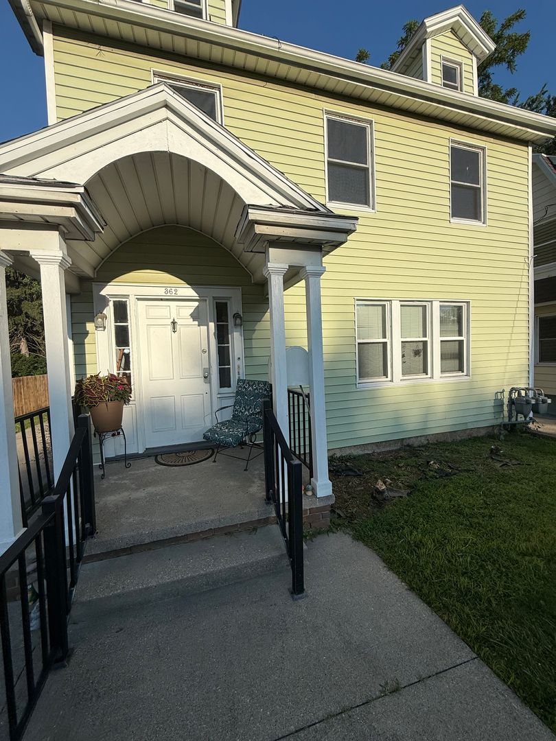 Oregon Apartment: 362 Van Buren Ave