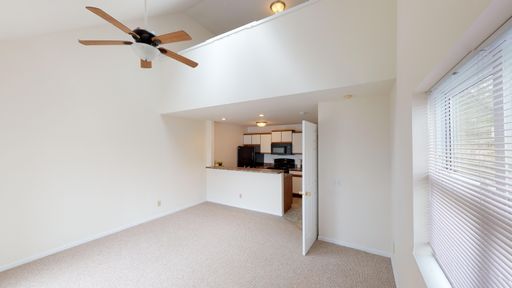 One Bedroom Loft Apartment Available – photo 1