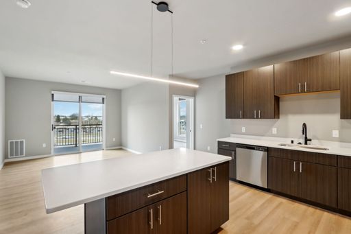 Bond - 2 Bedroom, 2 Bathroom – photo 1