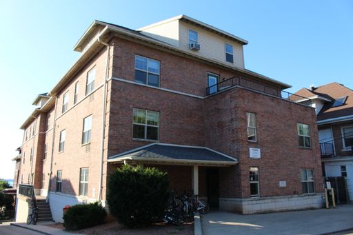 4 Bedroom, 1.5 Bath – photo 1