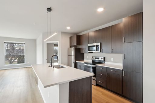 Burgundy - 2 Bedroom, 2 Bathroom – photo 1