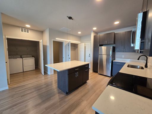 1 Bed + Den, 1 Bath - Huka – photo 1