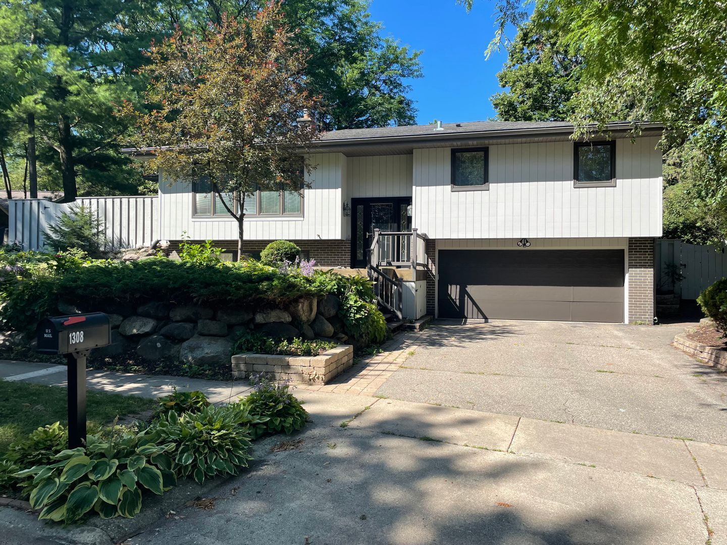 Middleton House: 1308 Shirley St