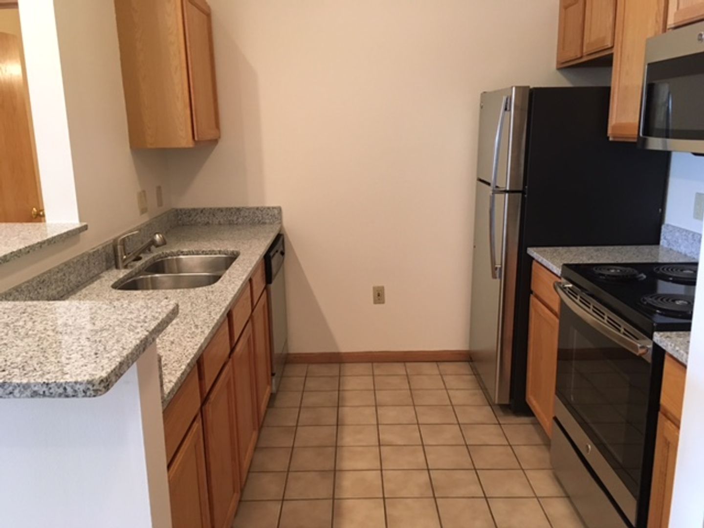 Fitchburg Apartment: 2892 Mickelson Parkway #100