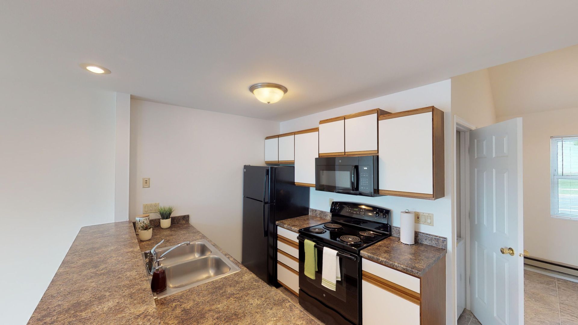 Madison Apartment: 2105-2165 Muir Field Rd