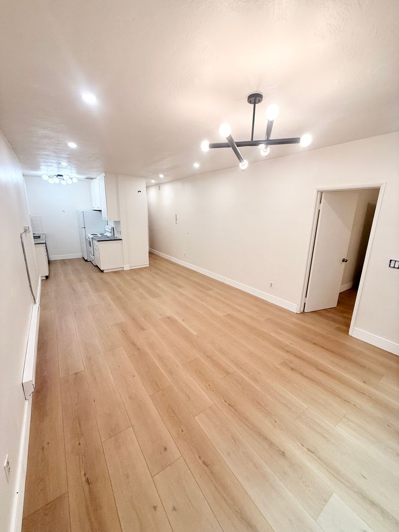 Oakland Apartment: 185 Athol Avenue