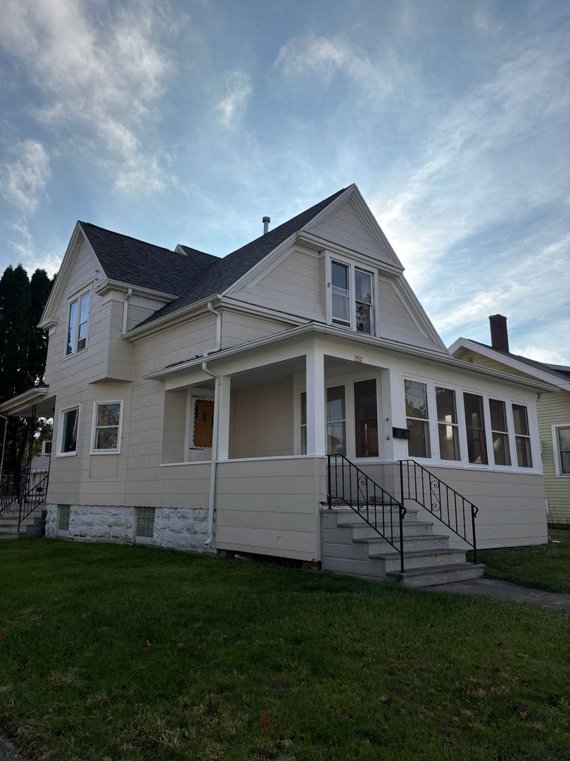 Oshkosh House: 752 Franklin Street
