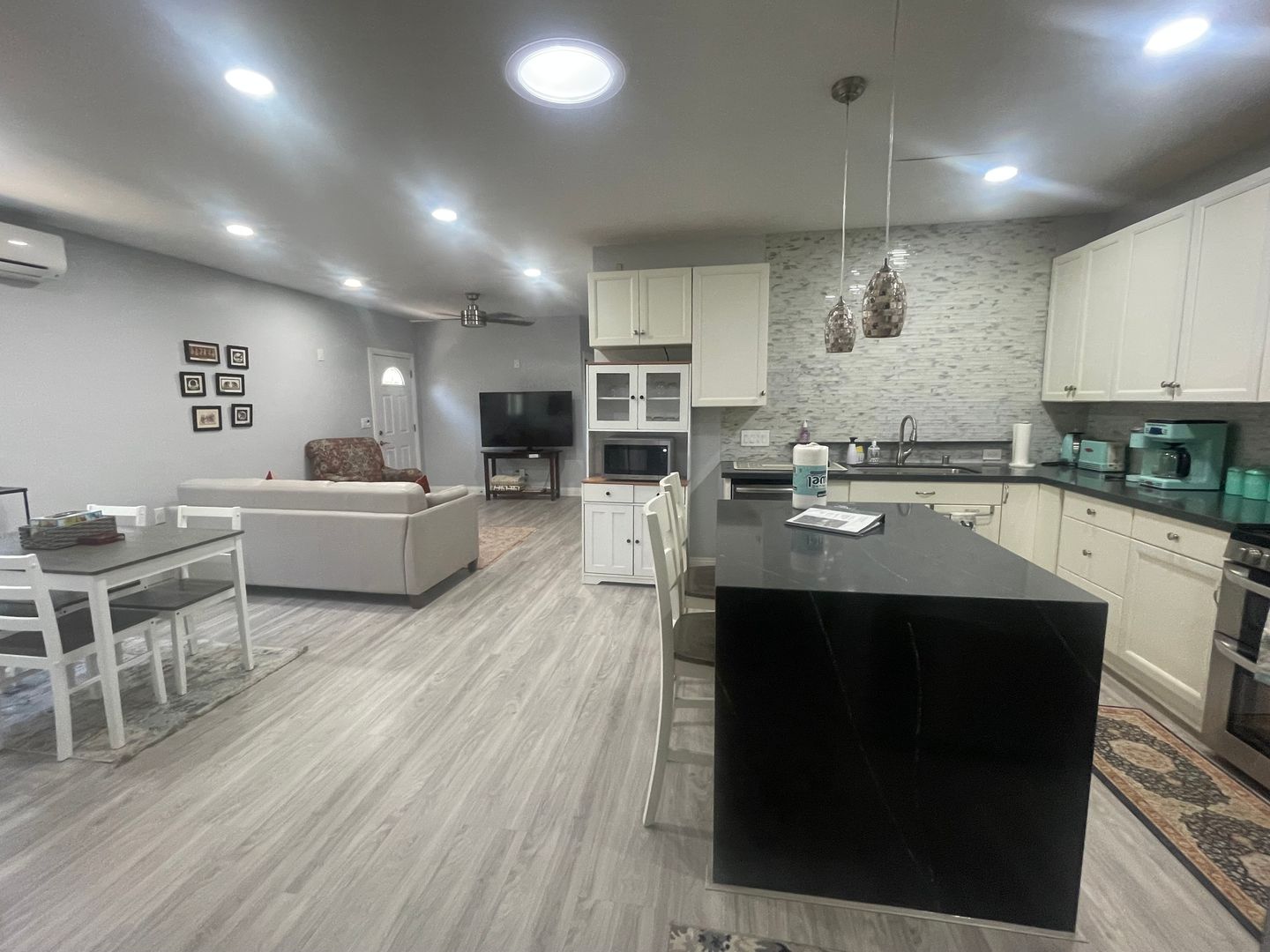 La Mesa House: 10626 Louisa Dr