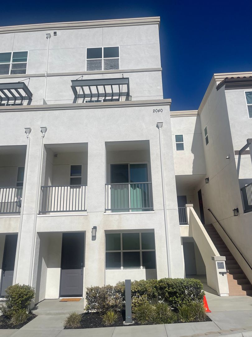 Chula Vista House: 2040 Mindoro Ln #4