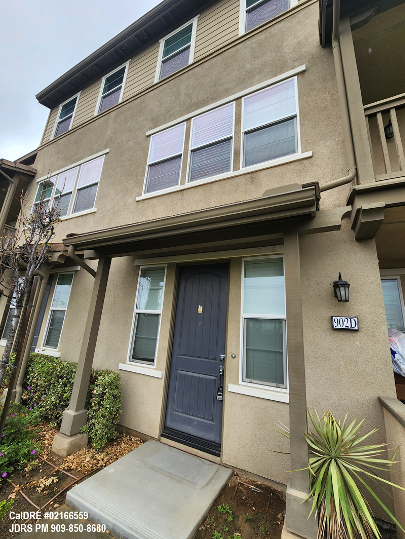Azusa House: 902 Botanica Lane #D