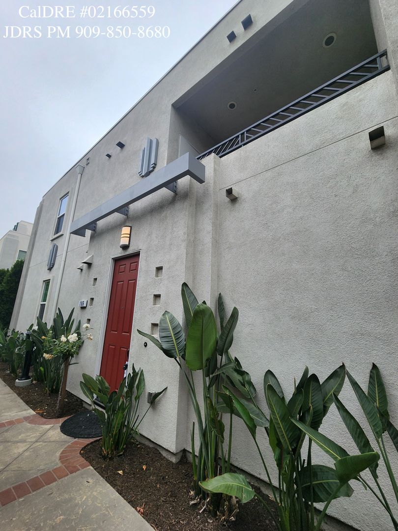 Upland House: 106 Macintosh Way