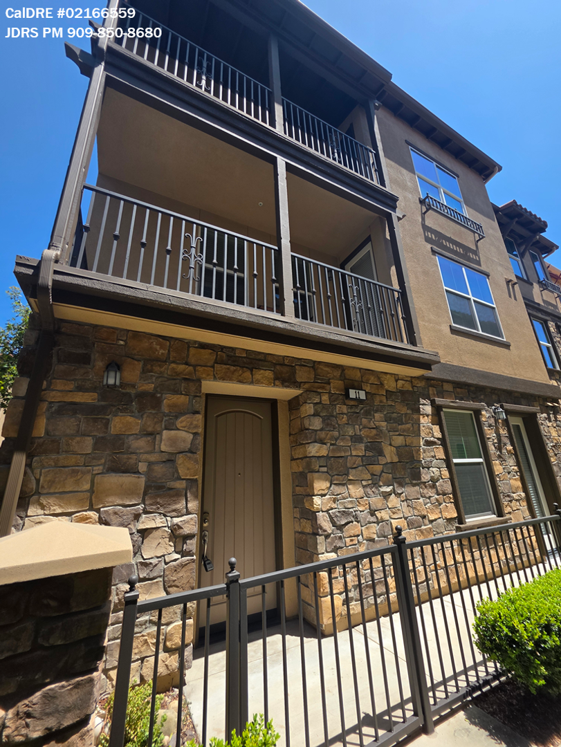 Mission Viejo House: 11 Quinn Way