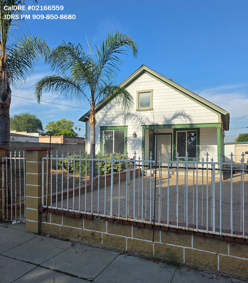 Riverside House: 3753 Eucalyptus Avenue