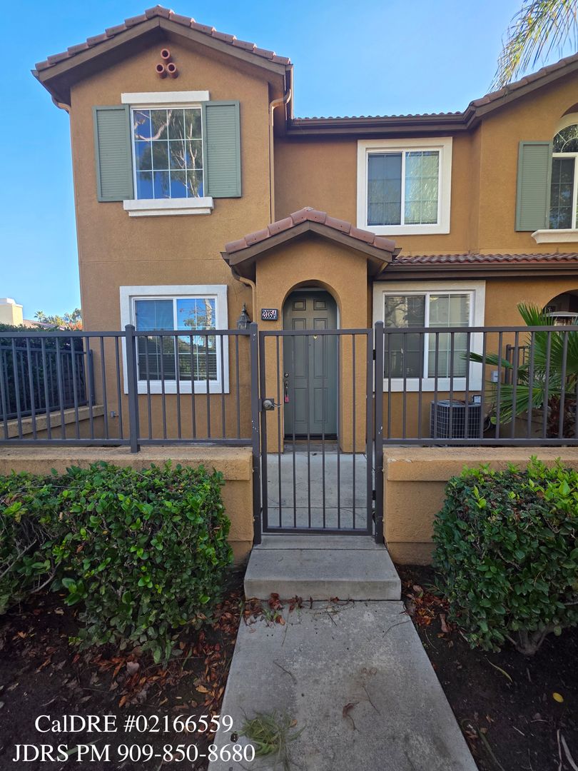 Ontario House: 2035 E. Harvard Privado #A