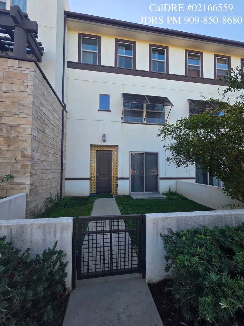 Bellflower House: 9319 Alondra Boulevard #4