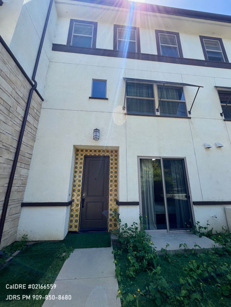 Bellflower House: 9319 Alondra Boulevard #4