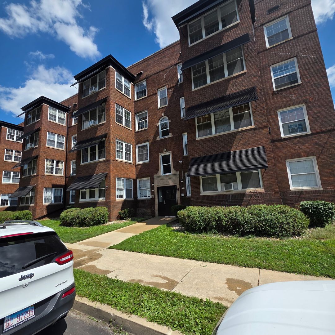 Peoria Apartment: 2112-2118 N Linn St