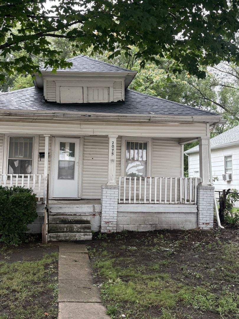 Decatur House: 2075 N Woodford St