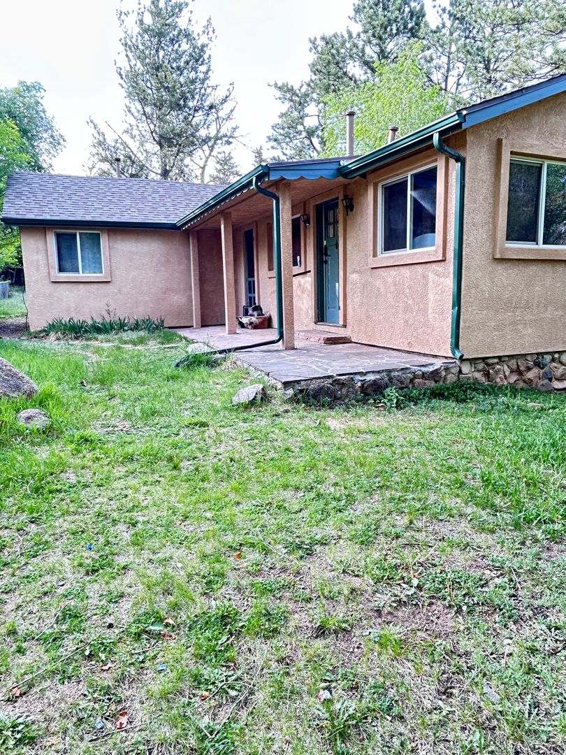 Colorado Springs House: 1624 West Cheyenne Road