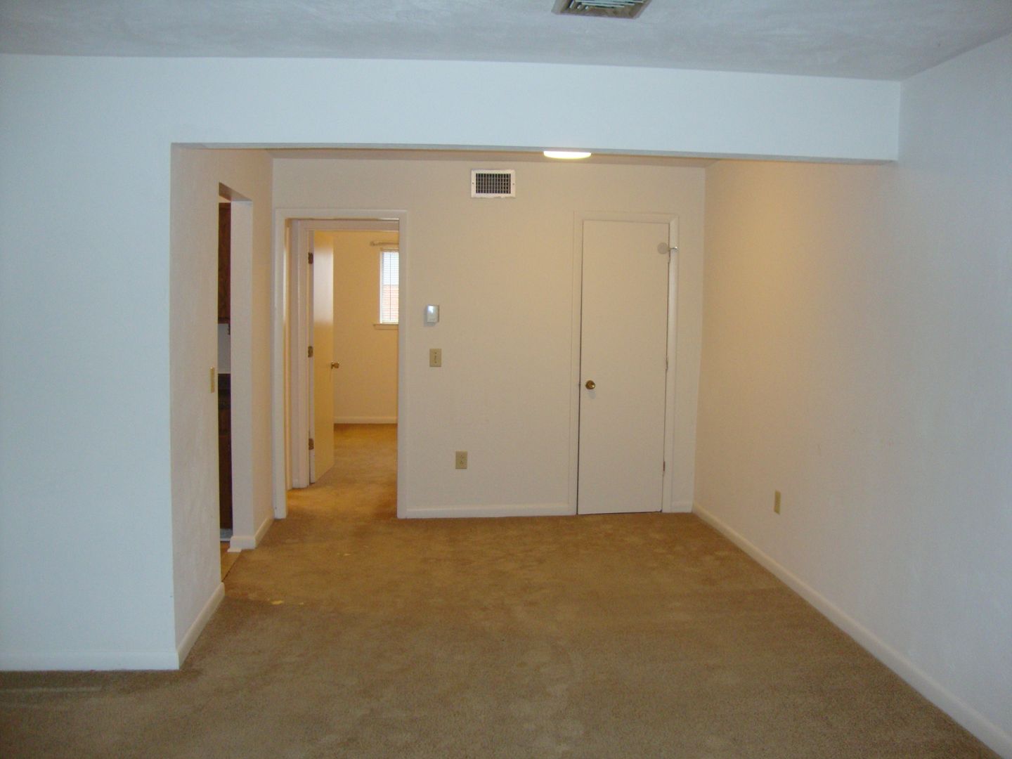 Blacksburg Apartment: 703 Washington St. SE