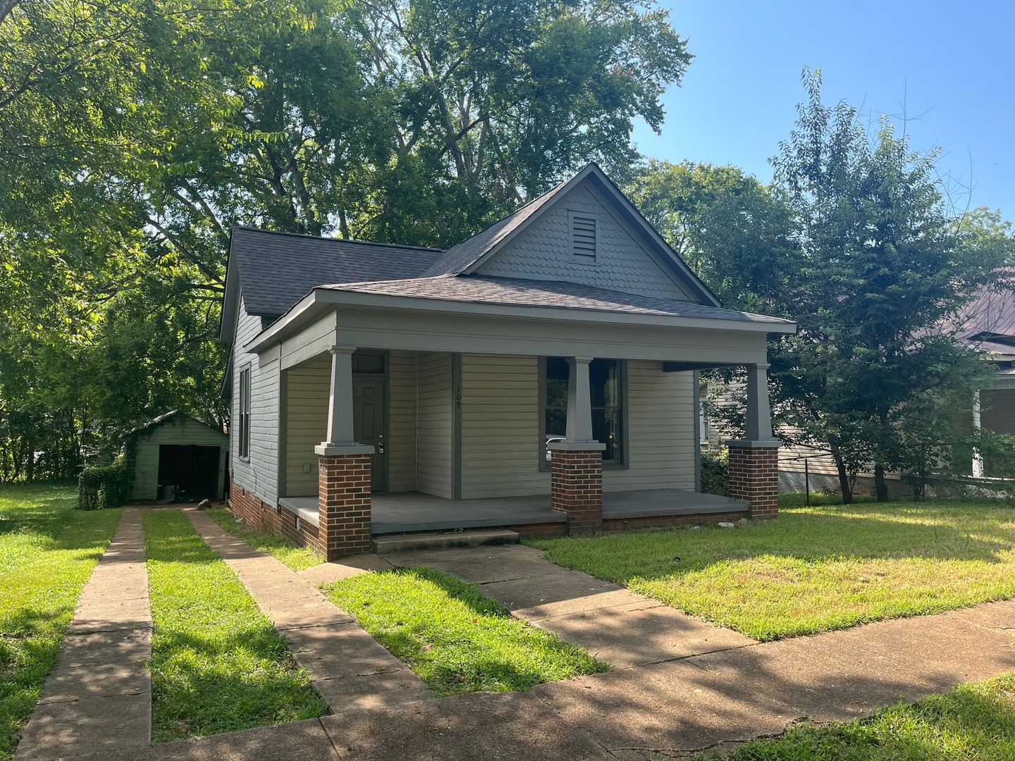 Decatur House: 109 5th Ave NW
