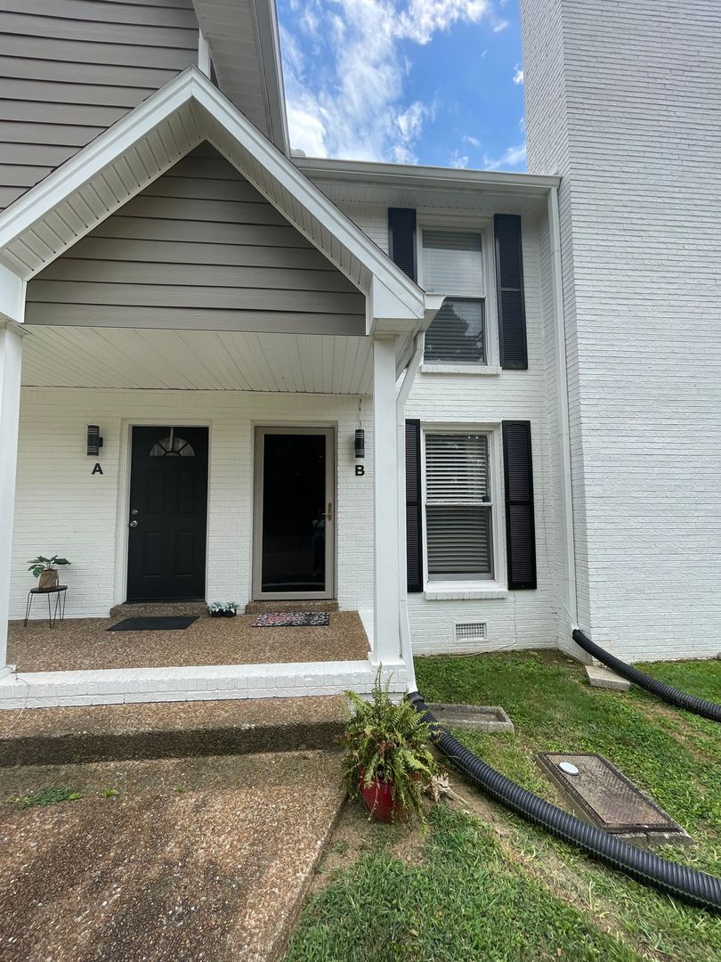 Madison House: 724 A Due West Ave.
