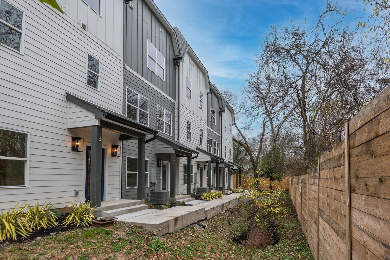 Nashville House: 862 W Sharpe Ave #4