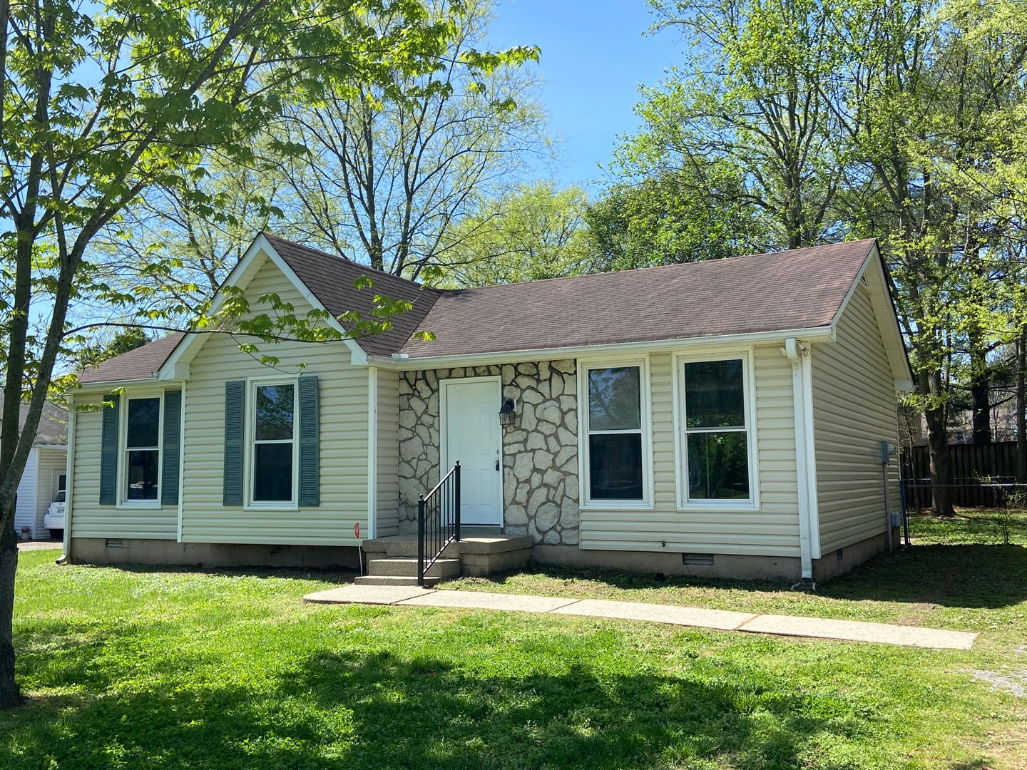 Smyrna House: 203 Luckett Place