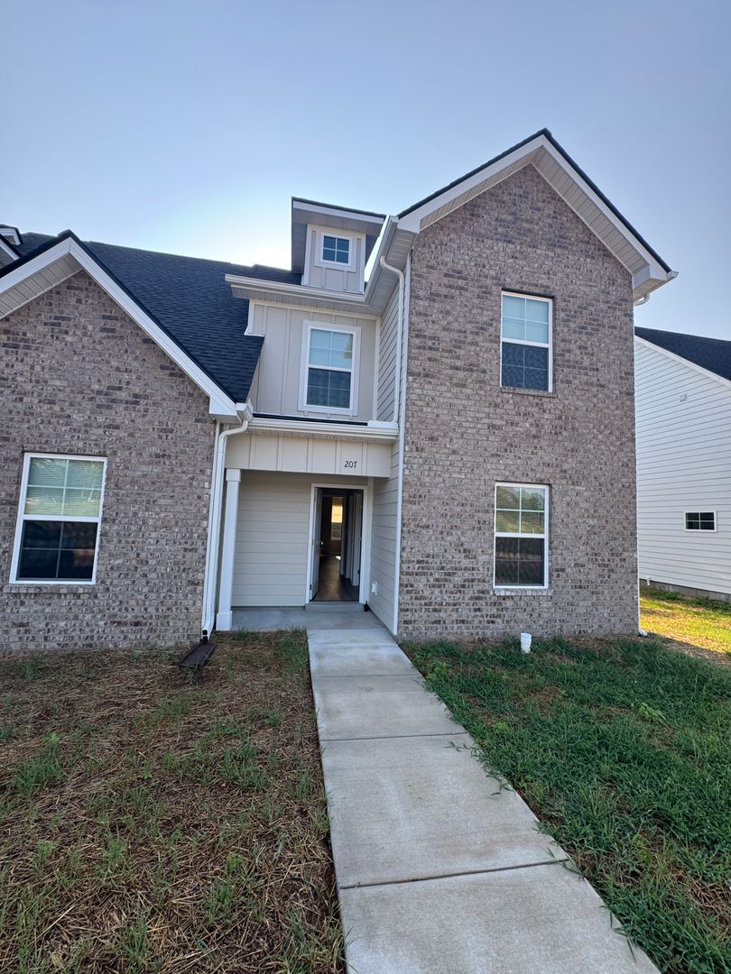 Smyrna House: 207 Mountaindale Drive