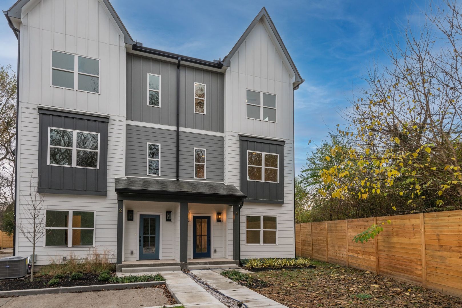 Nashville House: 862 W Sharpe Ave #1