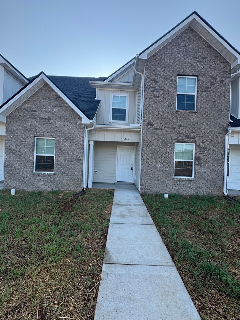 Smyrna House: 203 Mountaindale Drive