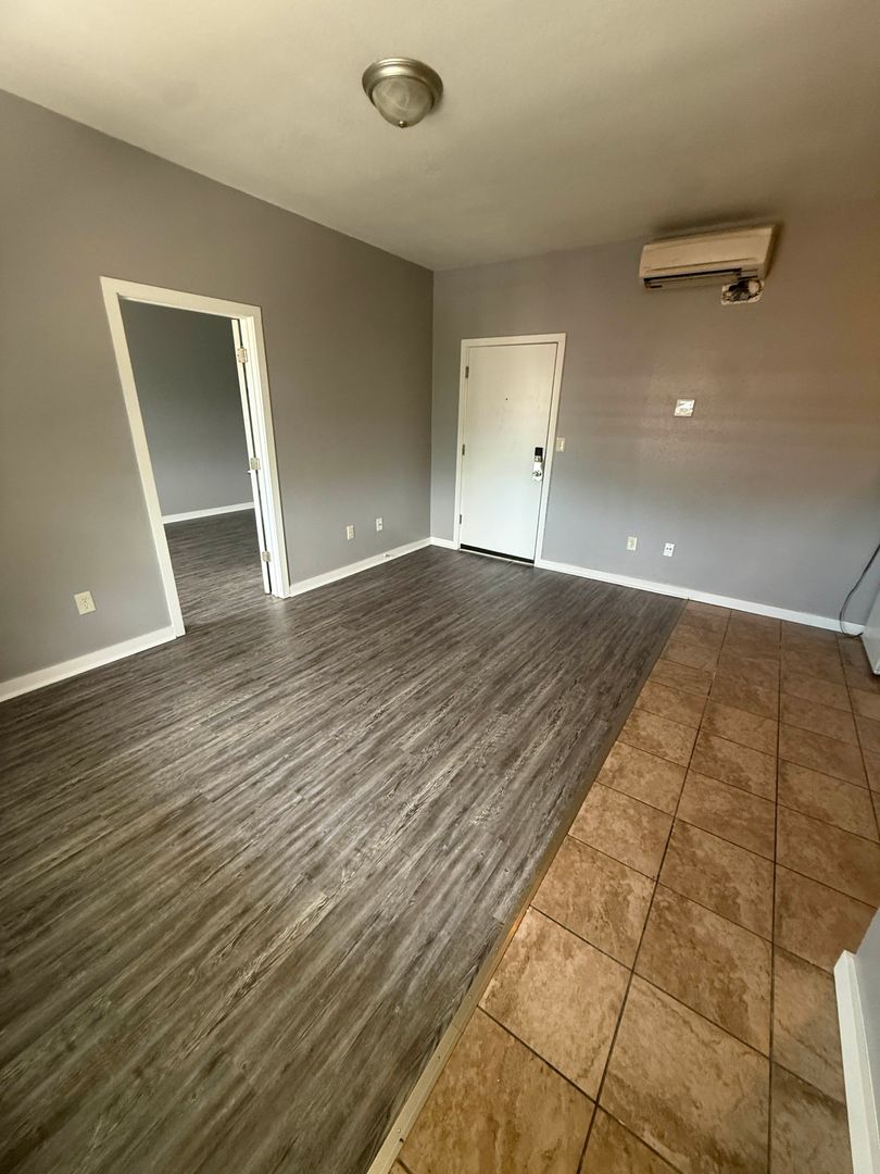 Liberty Apartment: 112 E Franklin St